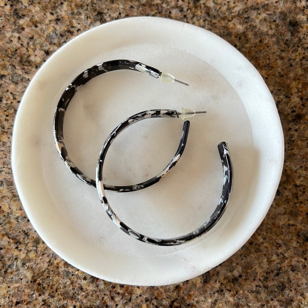 Black & White Hoops